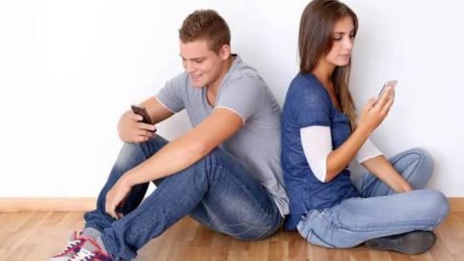 What’s one really subtle demeanour that the opposite gender does which attracts you or makes you interested?