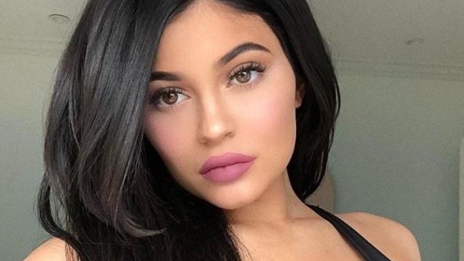 Does anyone think women who pump up their lips look good?
