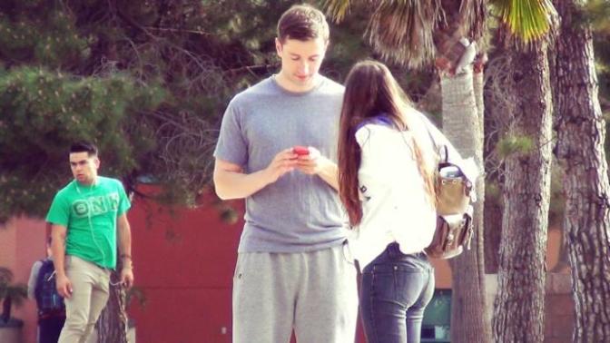 Getting a girls #☎️: How long should you wait before messaging them?