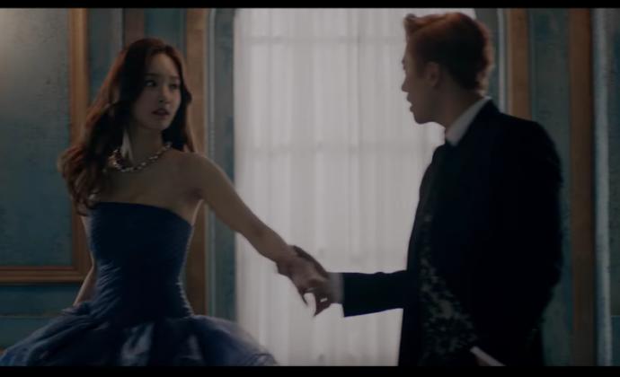 Girls, Do you think a Guy should be reading for signs to make the first move? Or should they wait for the girl to say 