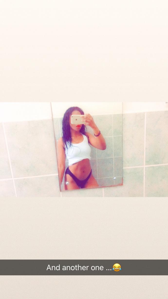 Guys do u think it’s trashy when girls post bikini pictures?