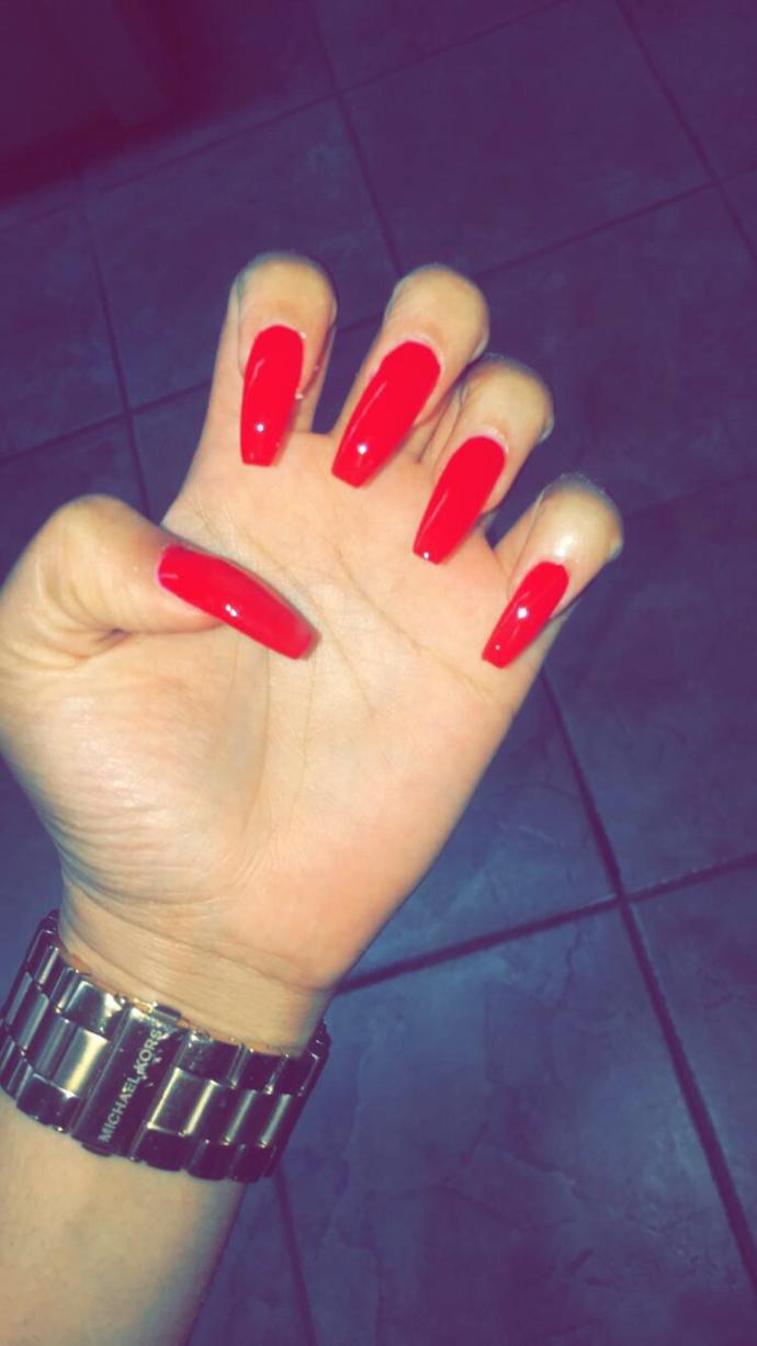 Which nail color is cuter ?