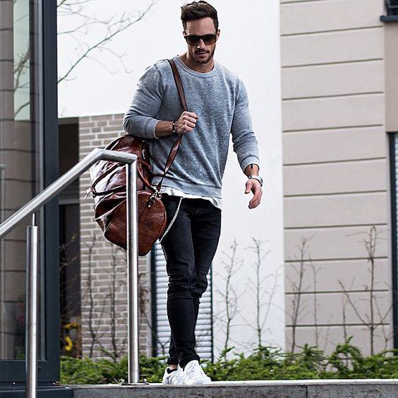 Girls, If a guy showed up to a first date wearing super plain clothes would you write him off?