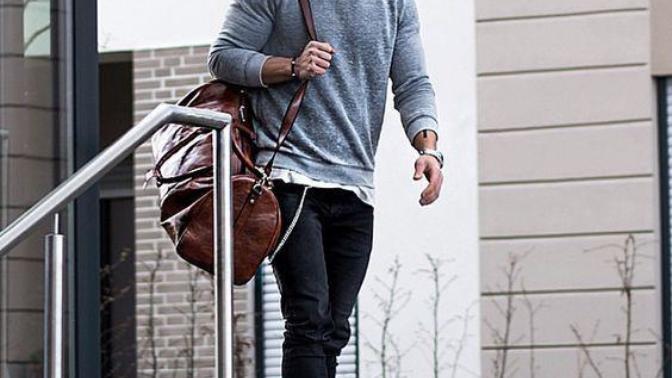 Girls, If a guy showed up to a first date wearing super plain clothes would you write him off?