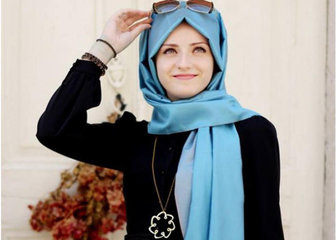 Which traditional headscarf is more beautiful?