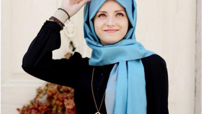 Which traditional headscarf is more beautiful?