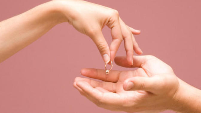 If an engagement is broken, should the ring be given back to the giver? 