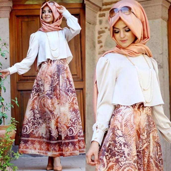 which dress combination is more cute ?