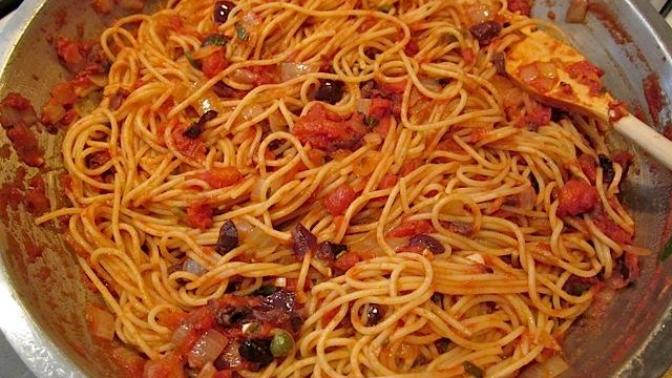 How do you personally like pasta sauce served —sauce on top, or mixed into the pasta?