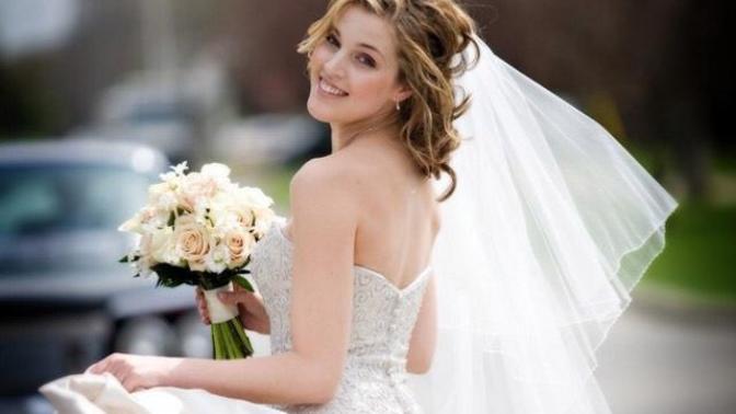 If someone has lesbian parents, who gives the daughter away at her wedding?