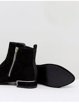 Which type of heel do you prefer on boots?
