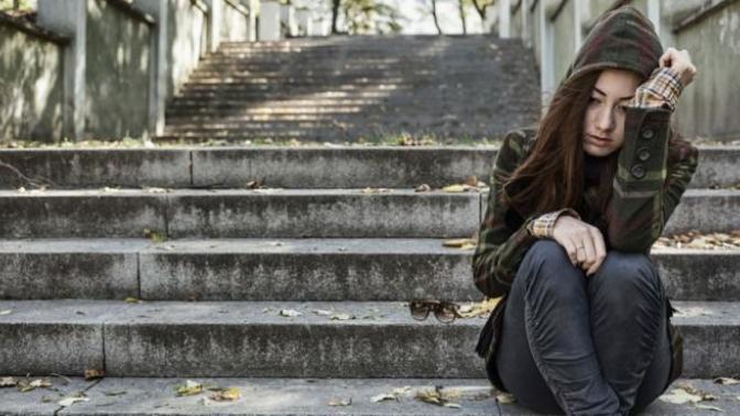How can I help a female friend to get a boyfriend?