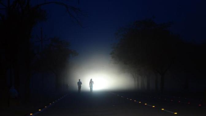 What are something weird and mysterious you saw only once in your life for a few seconds that no one else saw?