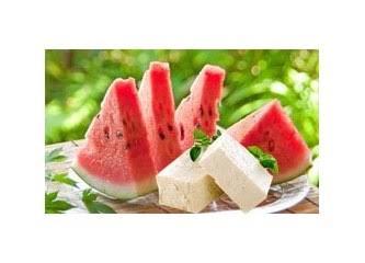 Do you like eating watermelon with cheese and bread?