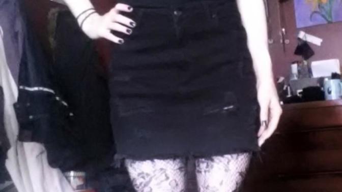 Should I add a coloured belt? Outfit help please, anyone?