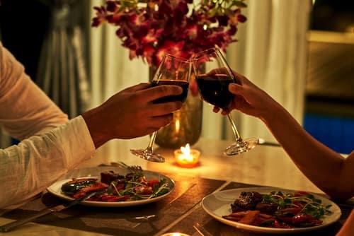 My boyfriend is coming to visit what should I do for dinner?