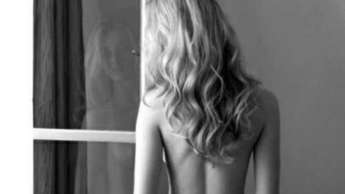 Guys , girls , do you find back dimples attractive?