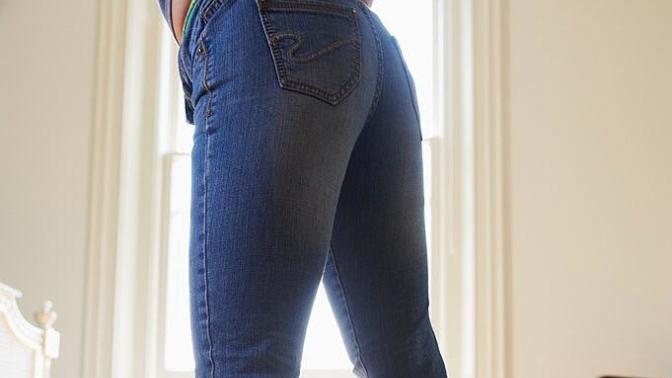 Why dont girls wear belts with jeans anymore?