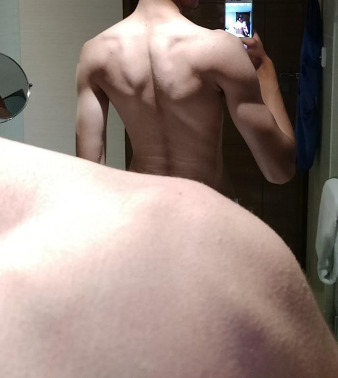 Do you think there are some back muscles noticiable?