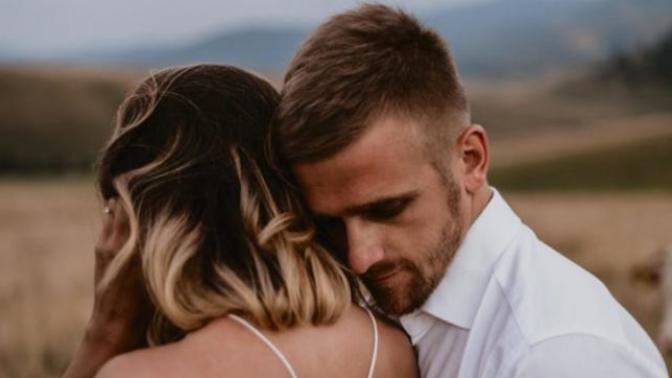 What are the signs that a guy trusts you?