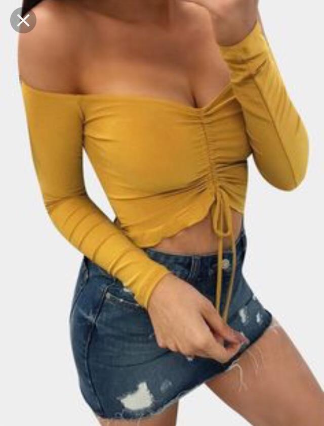 Does guys like to see girl wearing yellow shirt?