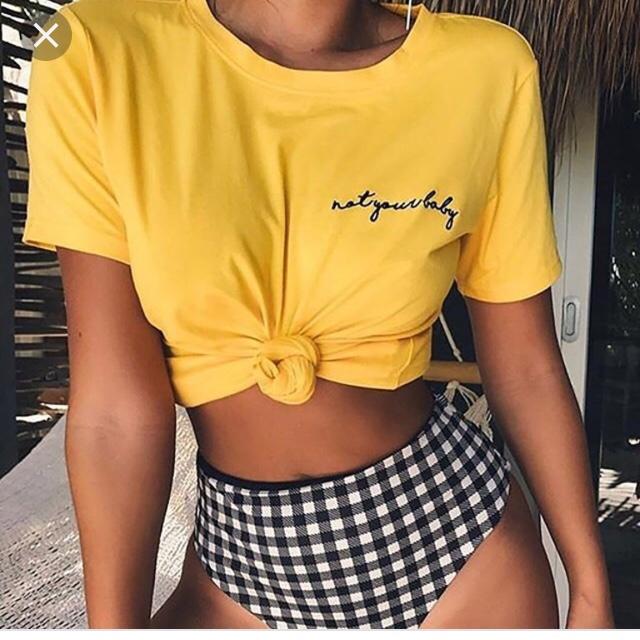 Does guys like to see girl wearing yellow shirt?