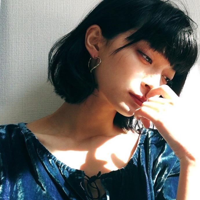 Short haired girls or long hairs?