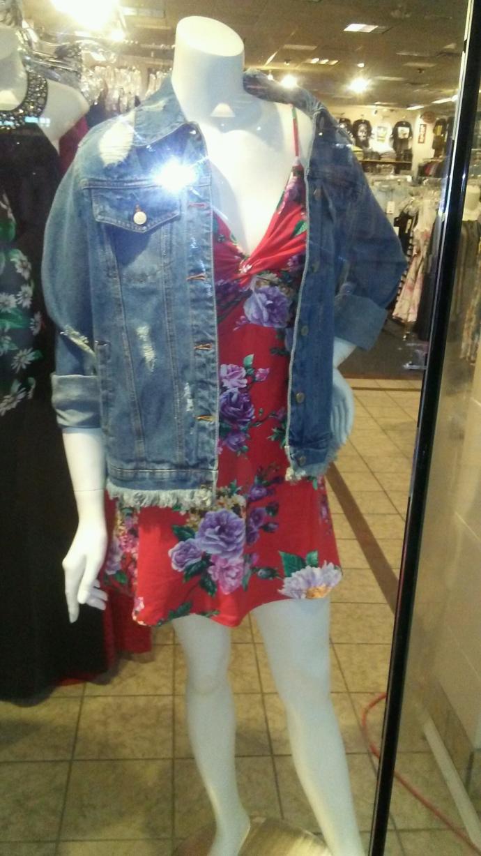 Which summer outfit is better for a date night?