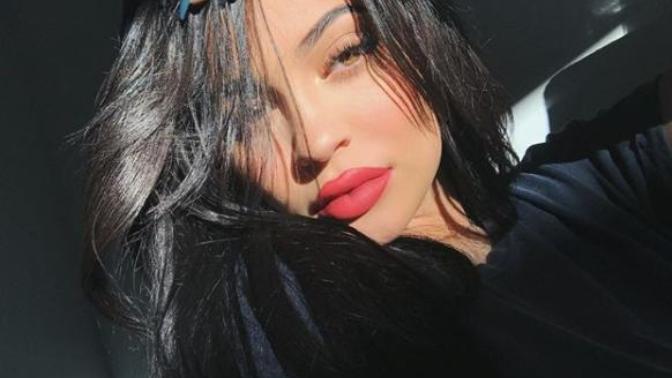Who are more obsessed with full lips on women, boys or girls?