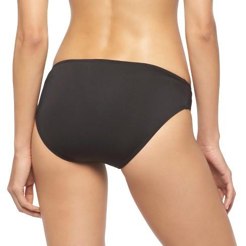 Girls, which kind of bikini bottoms do you prefer wearing; full bottom or thong? If you choose thong, why so and how does it feel?
