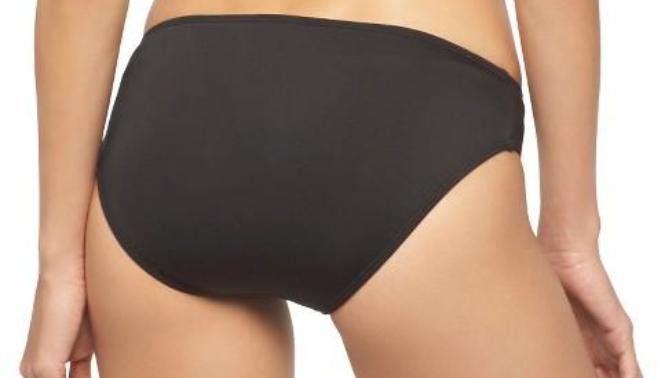 Girls, which kind of bikini bottoms do you prefer wearing; full bottom or thong? If you choose thong, why so and how does it feel?