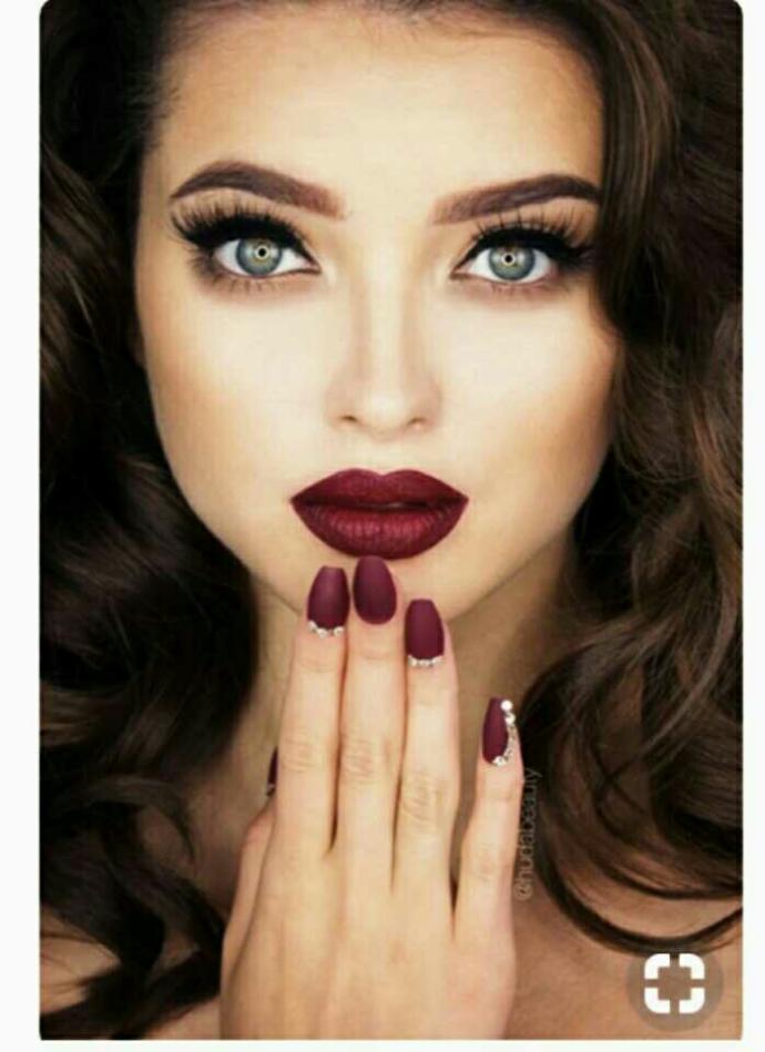 Women's makeup vs. Drag Queens makeup?
