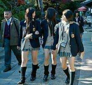 Why schools in America don't have school uniform?