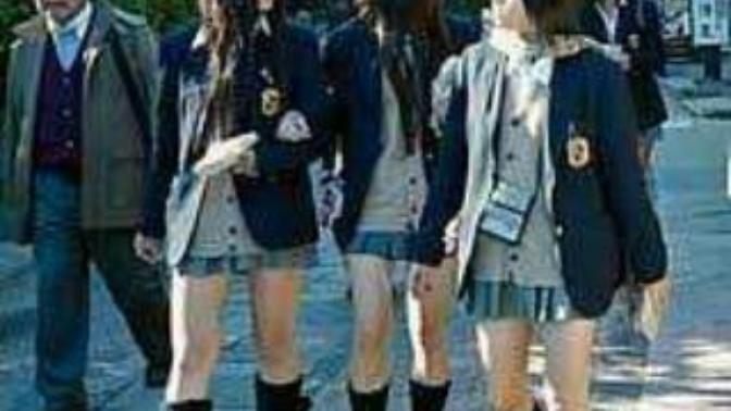 Why schools in America don't have school uniform?