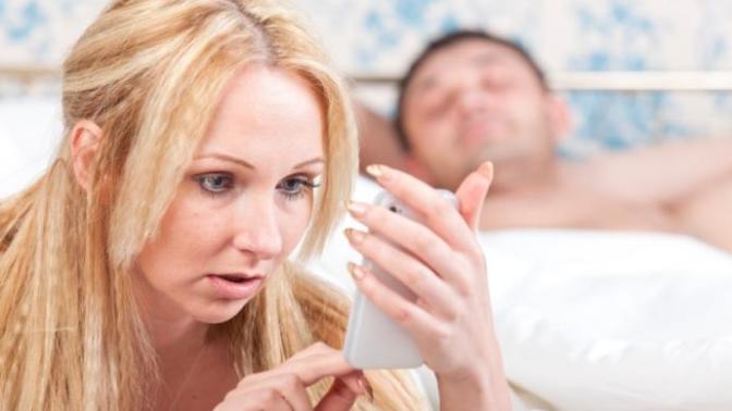 Is it ok for your gf/bf to constantly go through your phone to see who you're talking to?