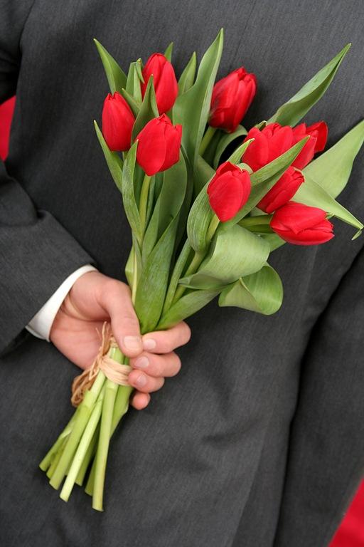 Girls, if a guy shows up with flowers on a first date, are you flattered or freaked out?