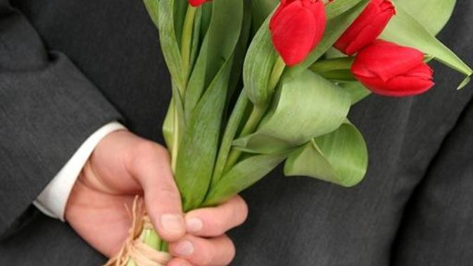 Girls, if a guy shows up with flowers on a first date, are you flattered or freaked out?