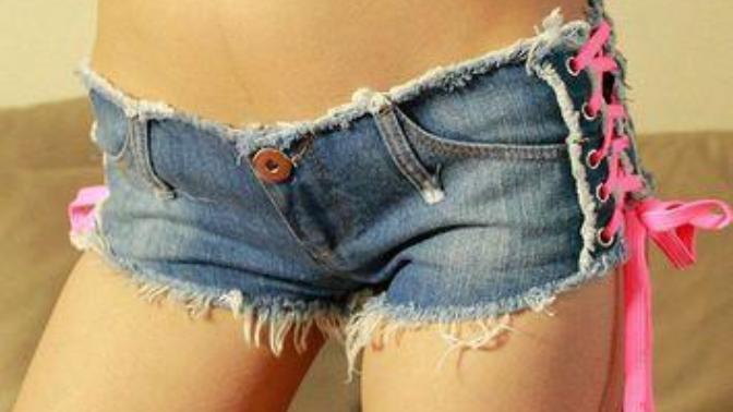 Girls, Do young women (Latinas, Whites, Blacks, Asians) like to wear extremely short shorts that are way shorter than the halfway point of midthigh?