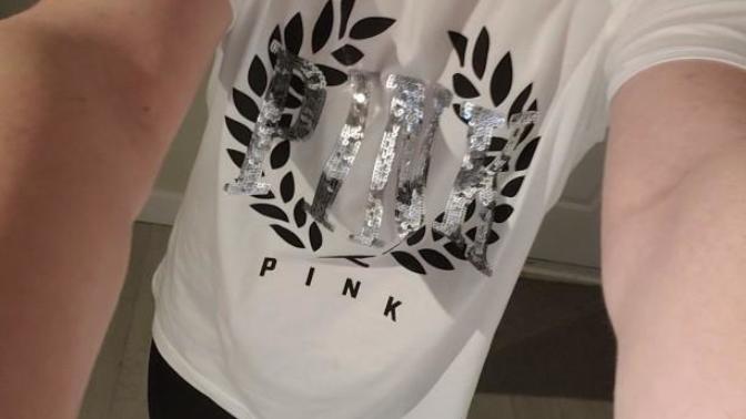 Is this a good outfit for a crossdresser to go shopping in?