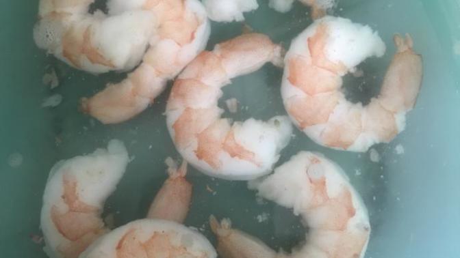 How many pounds is in 9 prawns?