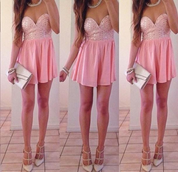 Fashion Poll-------Which outfit do you like the best?