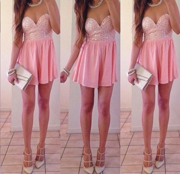 Fashion Poll-------Which outfit do you like the best?