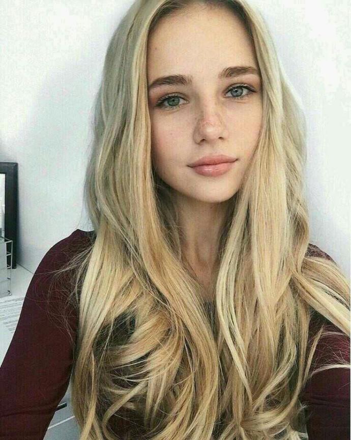 Which girl do you think is prettier??