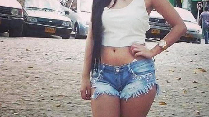 Girls, Do young women (whites, blacks, latinas, asians) like to wear low rise cutoff jeans shorts that are extremely short and way above midthigh?