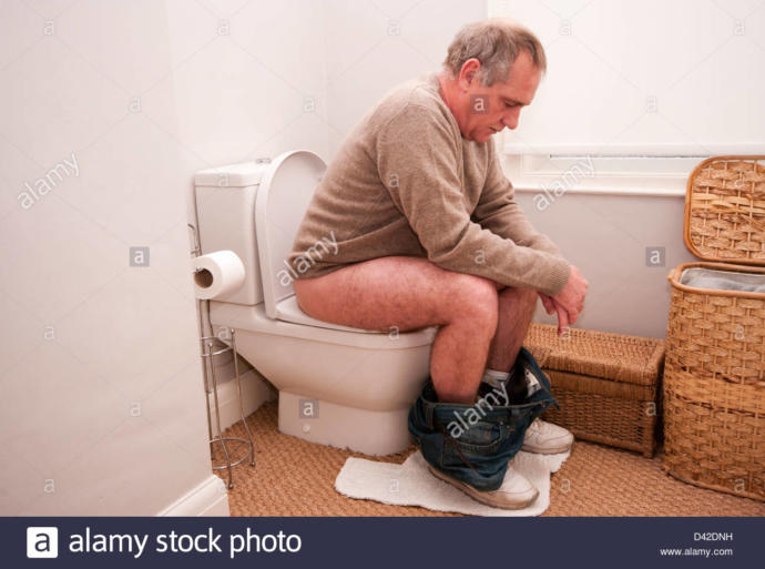 How do you wipe your ass when having poo?