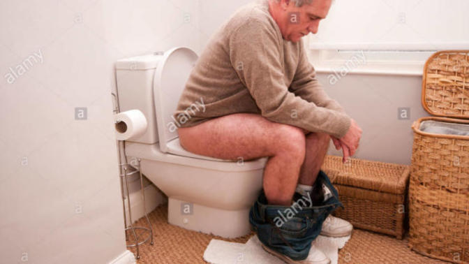 How do you wipe your ass when having poo?