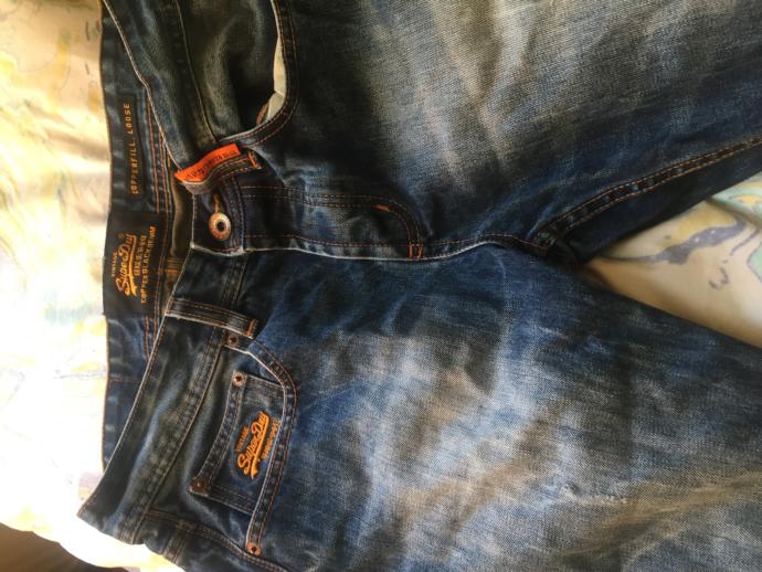 Are these good pictures of Superdry jeans and a Superdry jumper I’m trying to sell? are they fashionable or not anymore?