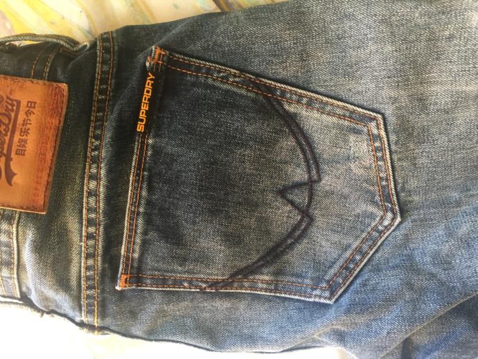Are these good pictures of Superdry jeans and a Superdry jumper I’m trying to sell? are they fashionable or not anymore?