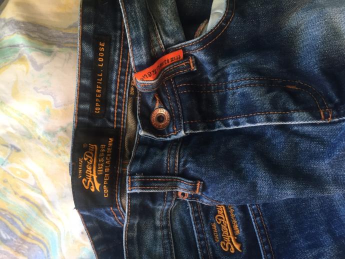Are these good pictures of Superdry jeans and a Superdry jumper I’m trying to sell? are they fashionable or not anymore?