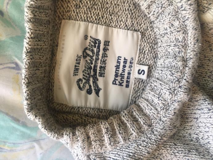 Are these good pictures of Superdry jeans and a Superdry jumper I’m trying to sell? are they fashionable or not anymore?